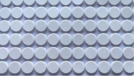 L'anti cuscinetto di gomma inodoro ROHS del silicone di slittamento di 75 gradi ha provato a caricatore senza fili